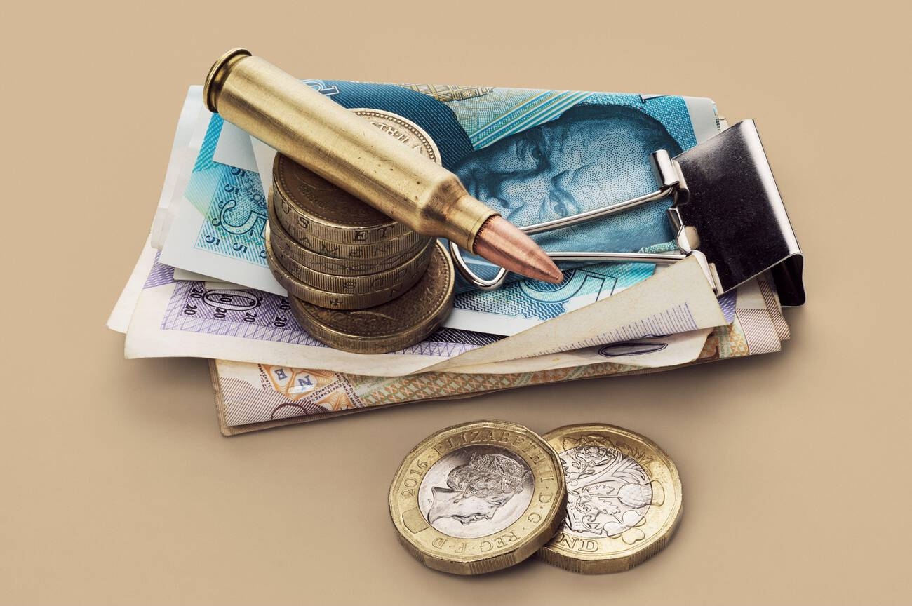 This political problem is considered one of the key reasons for the UK's defense budget crisis.